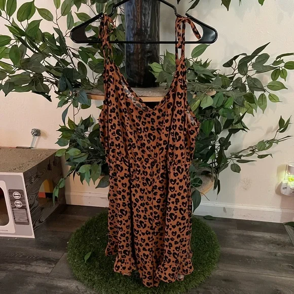 🌟SALE🌟 NEVER WORN Shein Curve Leopard Print Romper - Picture 4 of 8